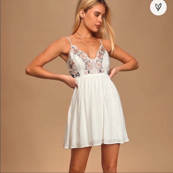 Daisy Petal Pickin' Ivory Embroidered Dress - Picture 7 of 7